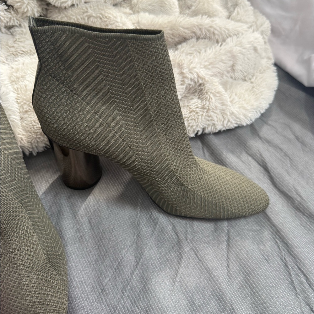 Stylish Herringbone Pattern Boots - image 4